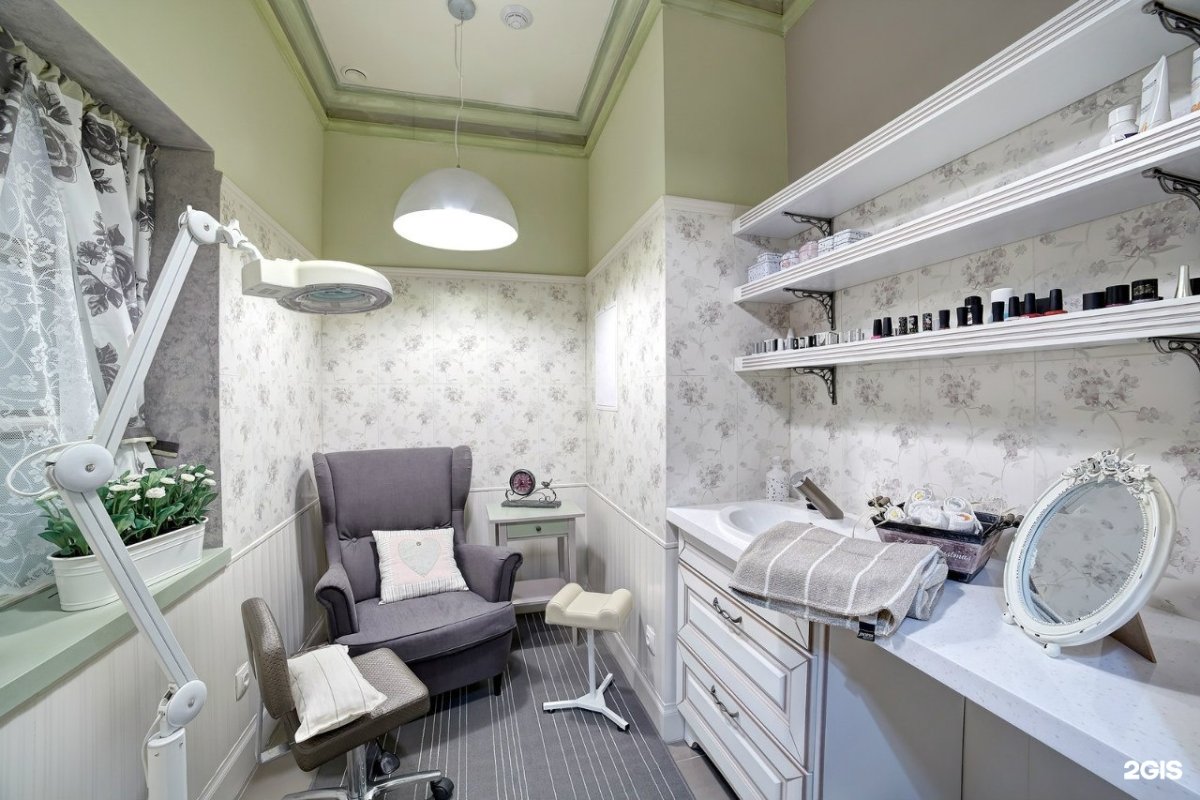 Интерьер маникюрного кабинета маленькой площади