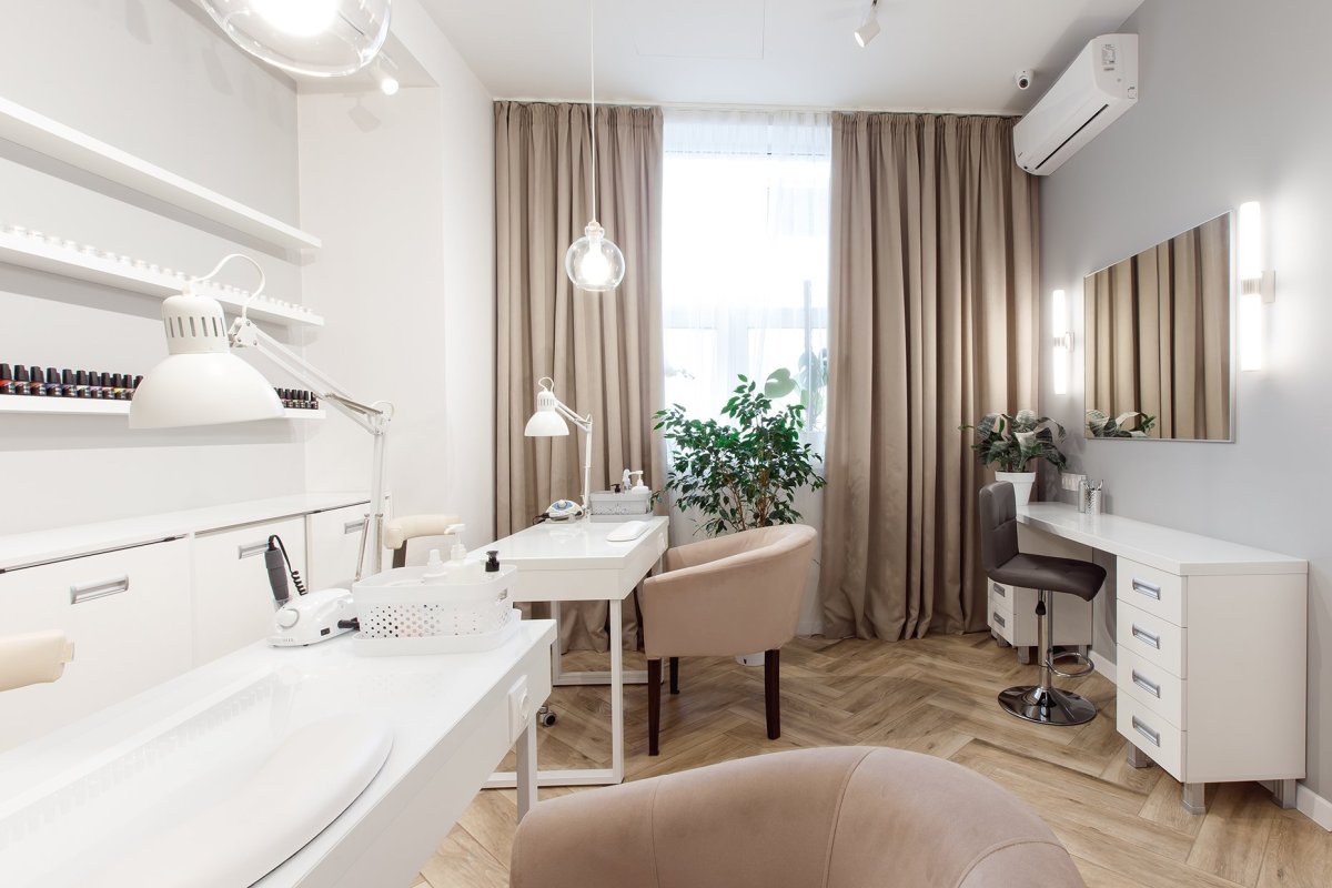 Интерьер салона маникюра