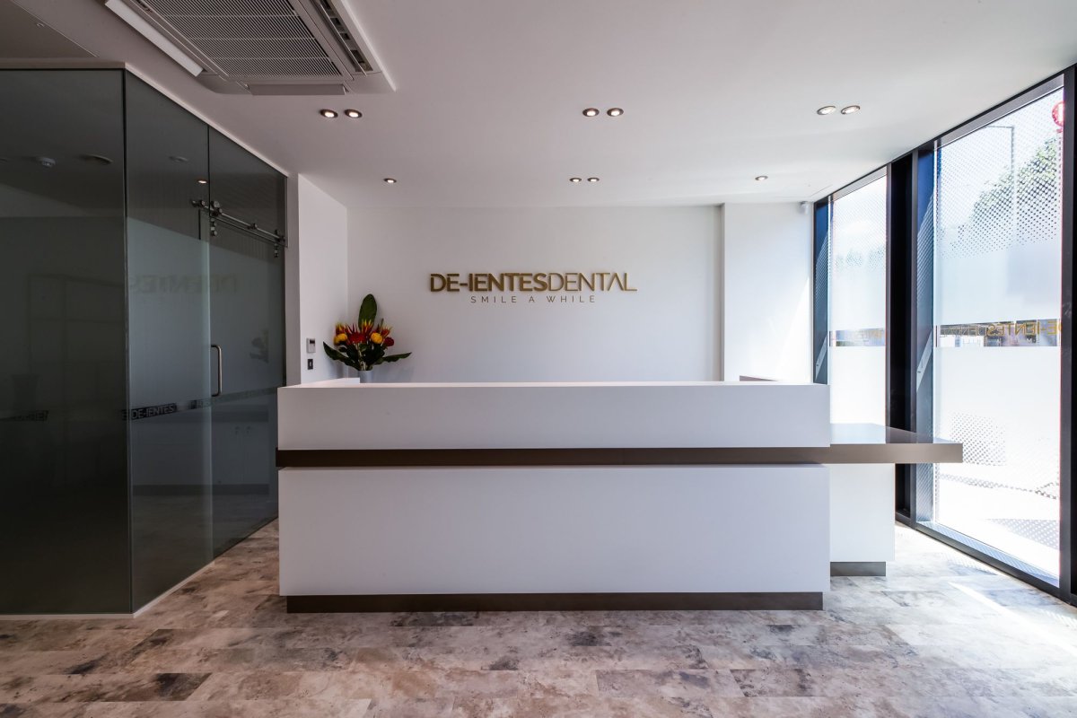 Мокап стойки ресепшн