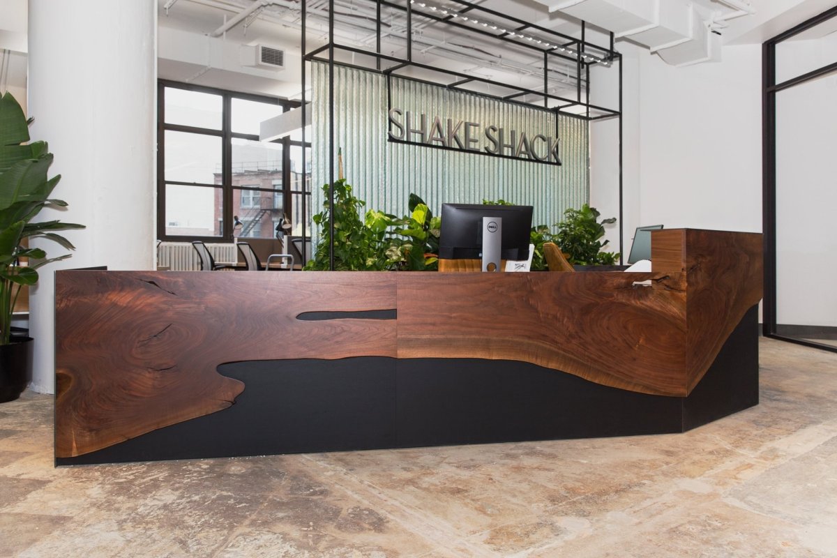 Ресепшн из дерева