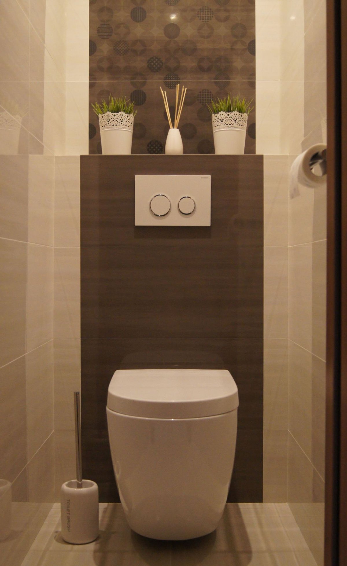 Туалетная комната с инсталляцией