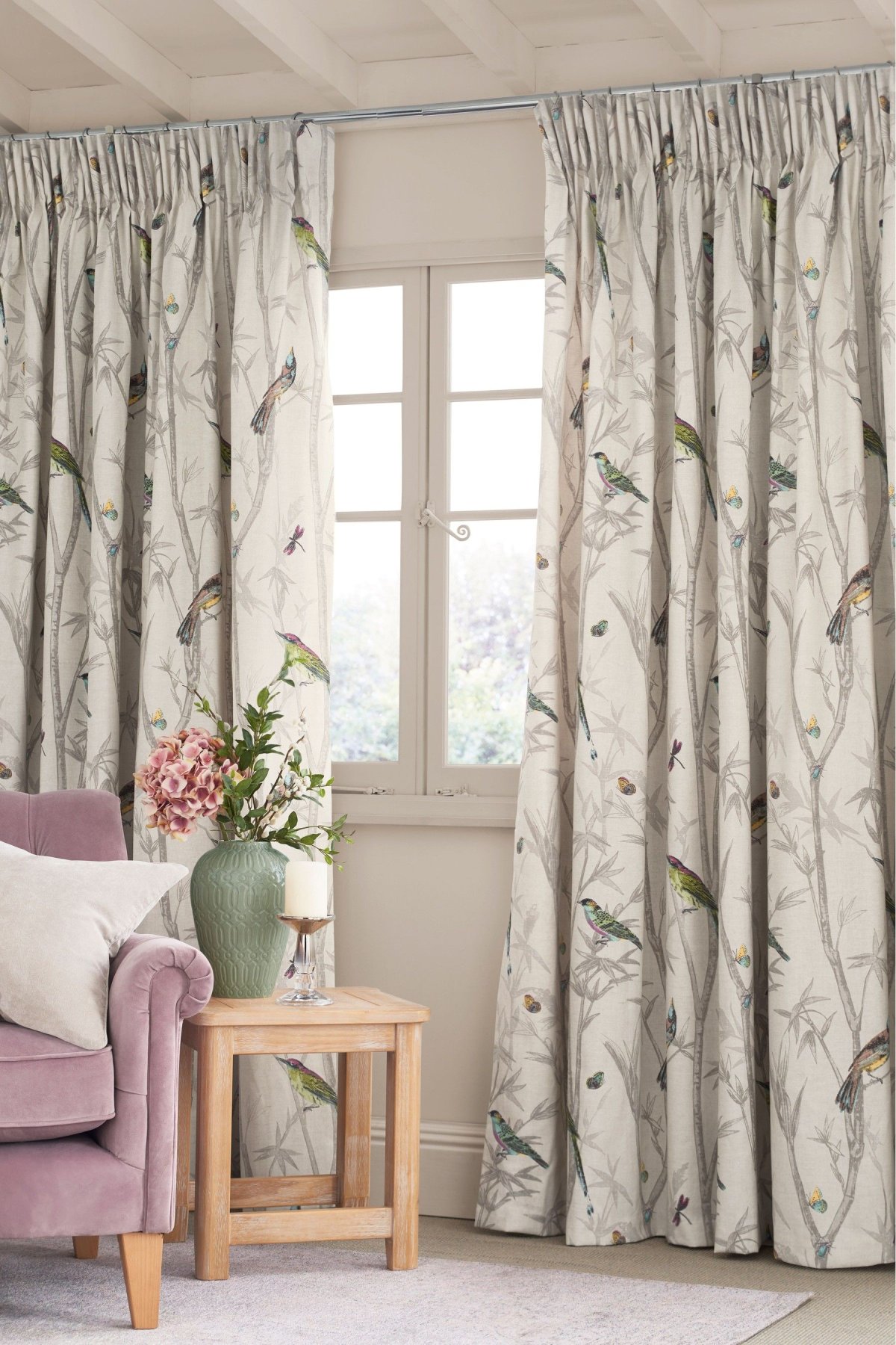 Шторы с птичками в интерьере