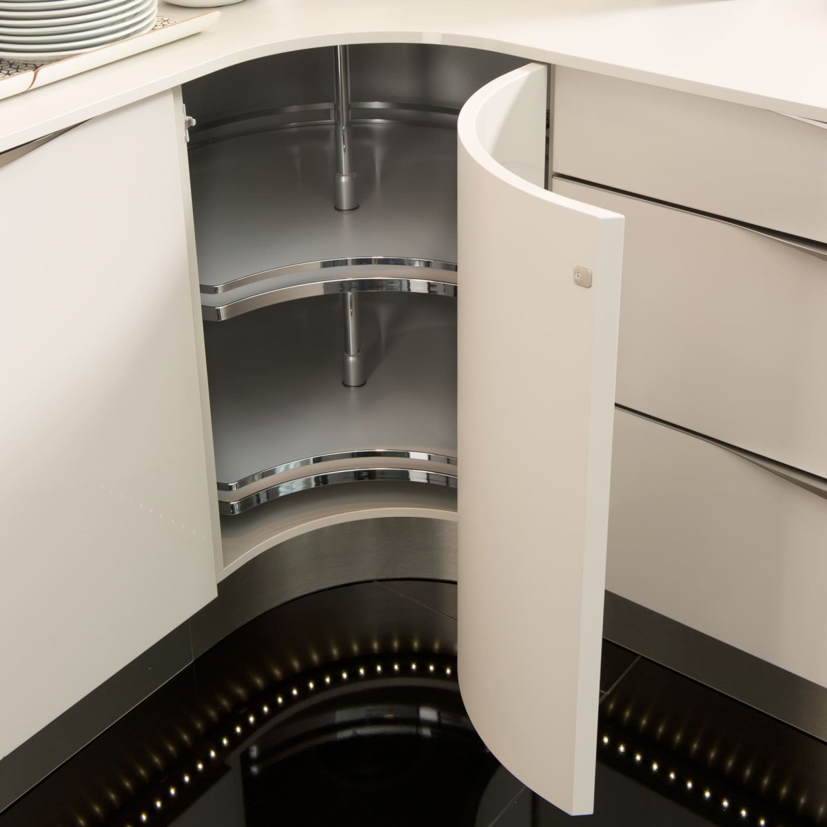 Радиусные дверки угловой кухни