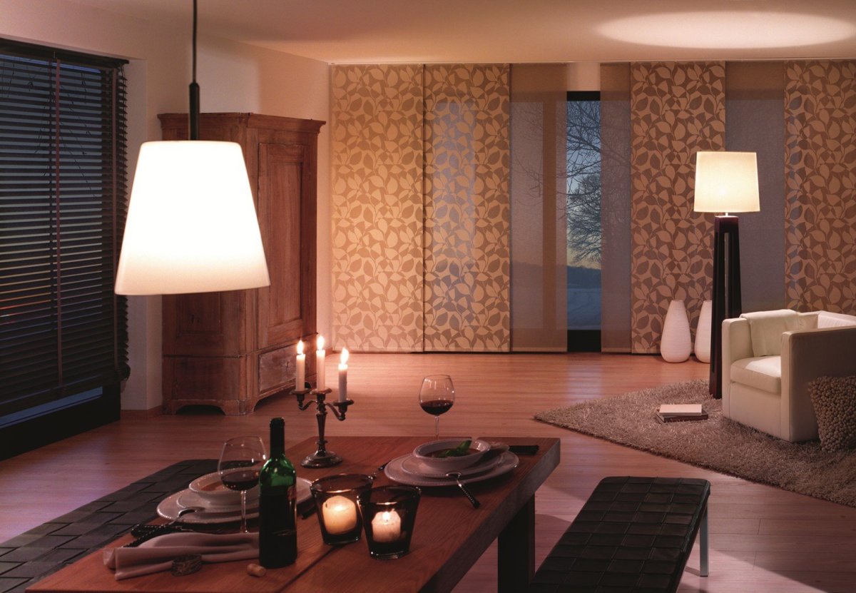 Японские панели в комбинации с римскими шторами