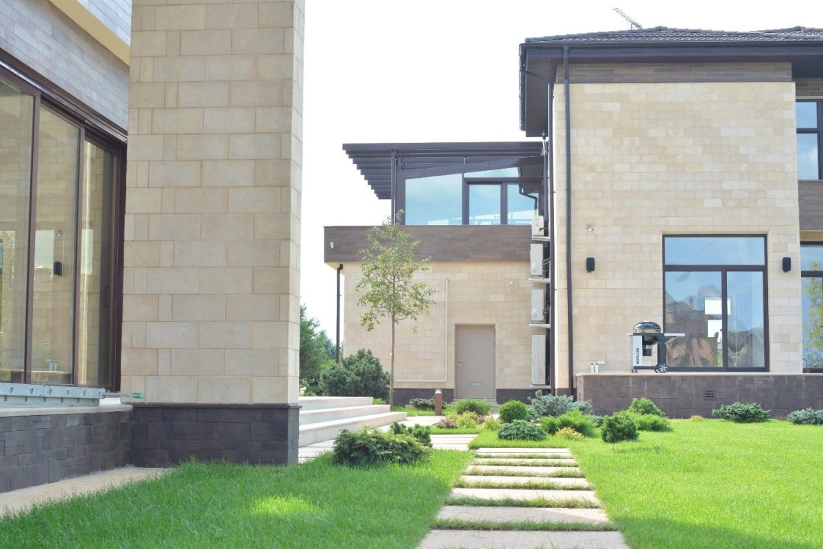 Travertin real House