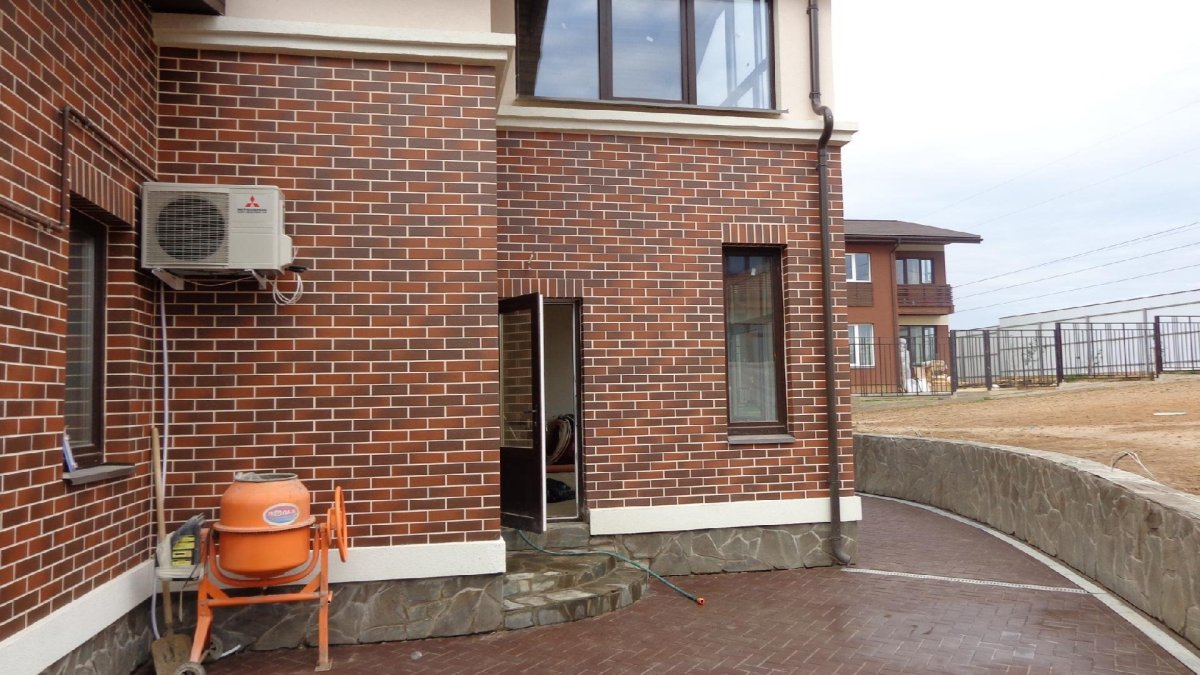 Отделка гаража клинкерной плиткой