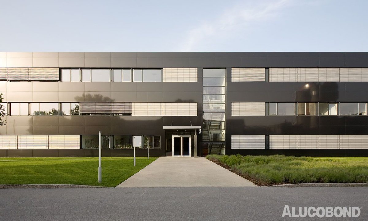 Фасад здания алюкобонд