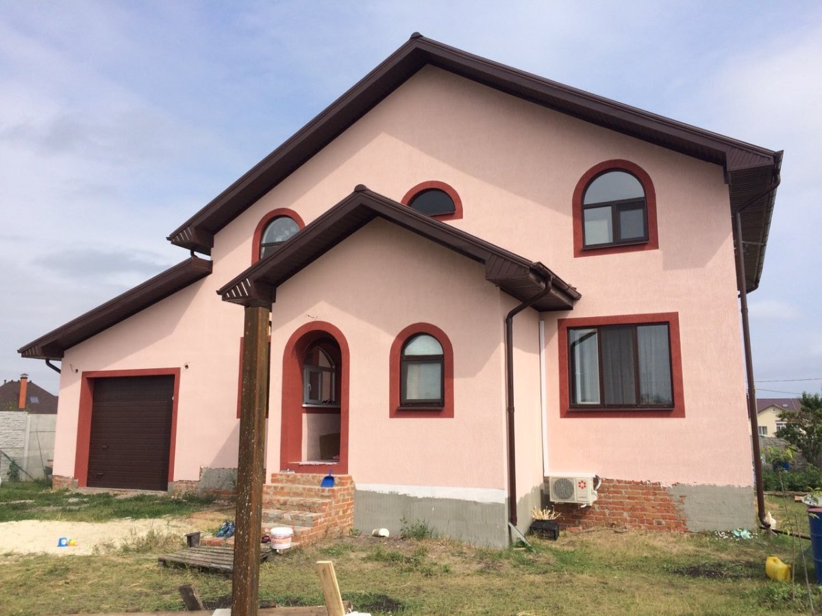 Фасады домов короед цвета