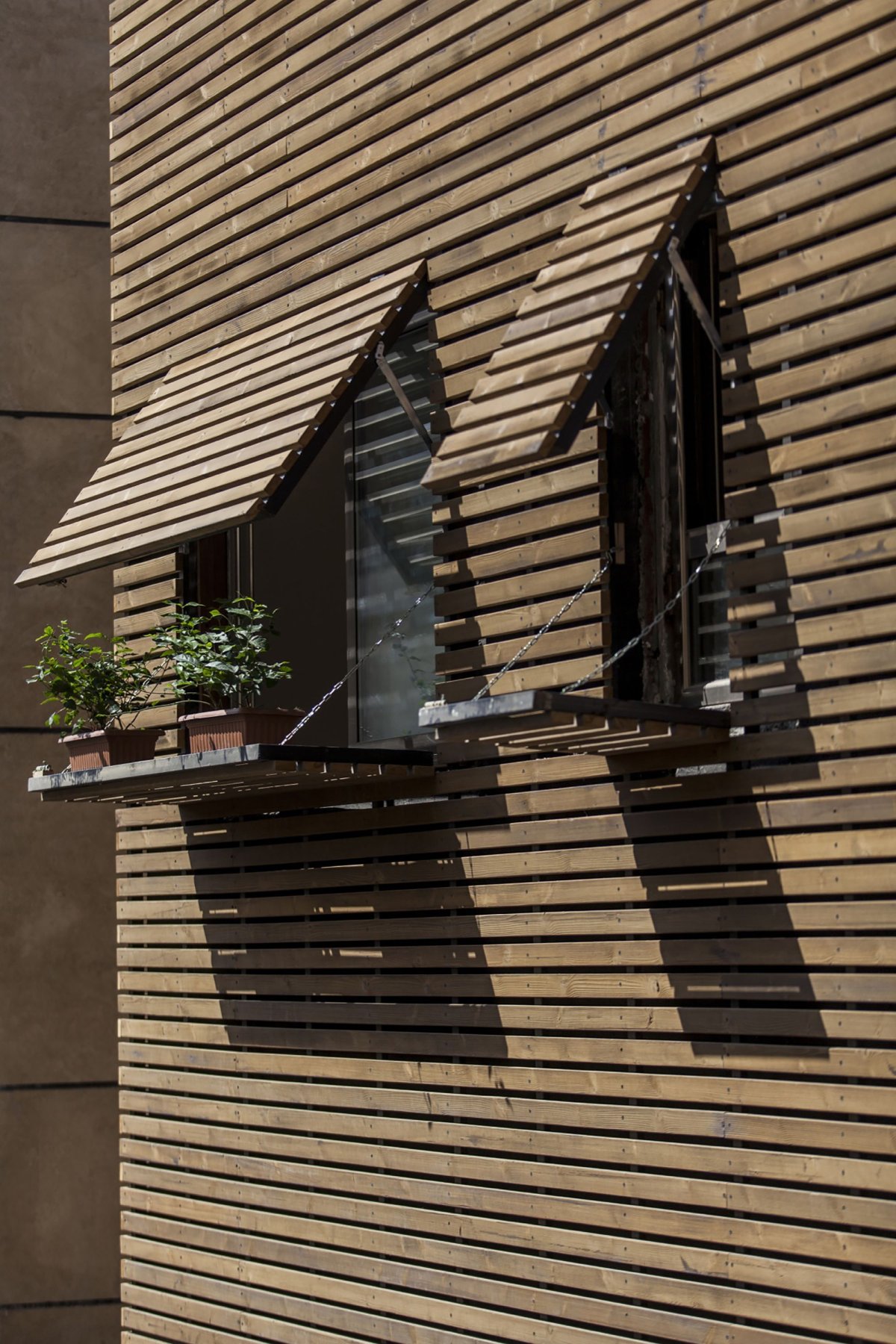 Рейки на фасаде