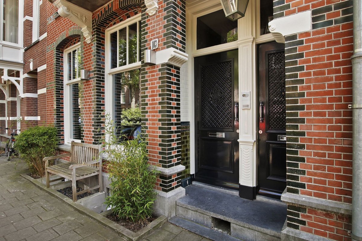 Фасад магазина из кирпича