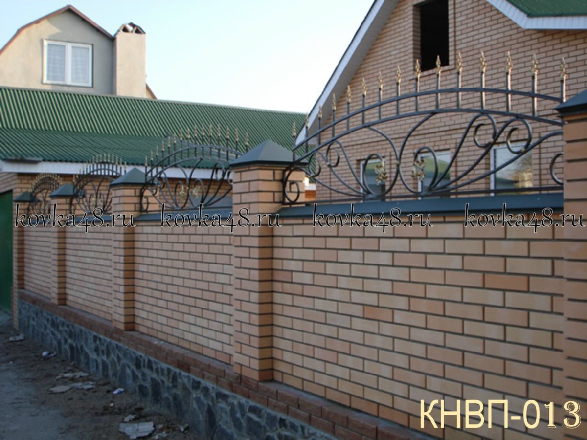 Кирпичный забор