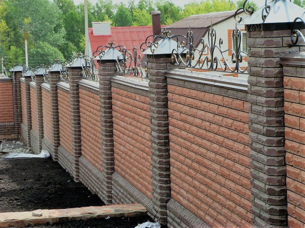 Красивые заборы из кирпича