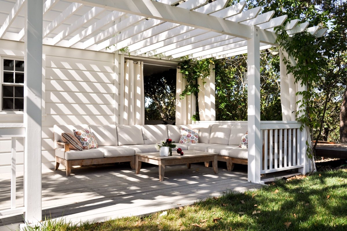 Пергола деревянная белая