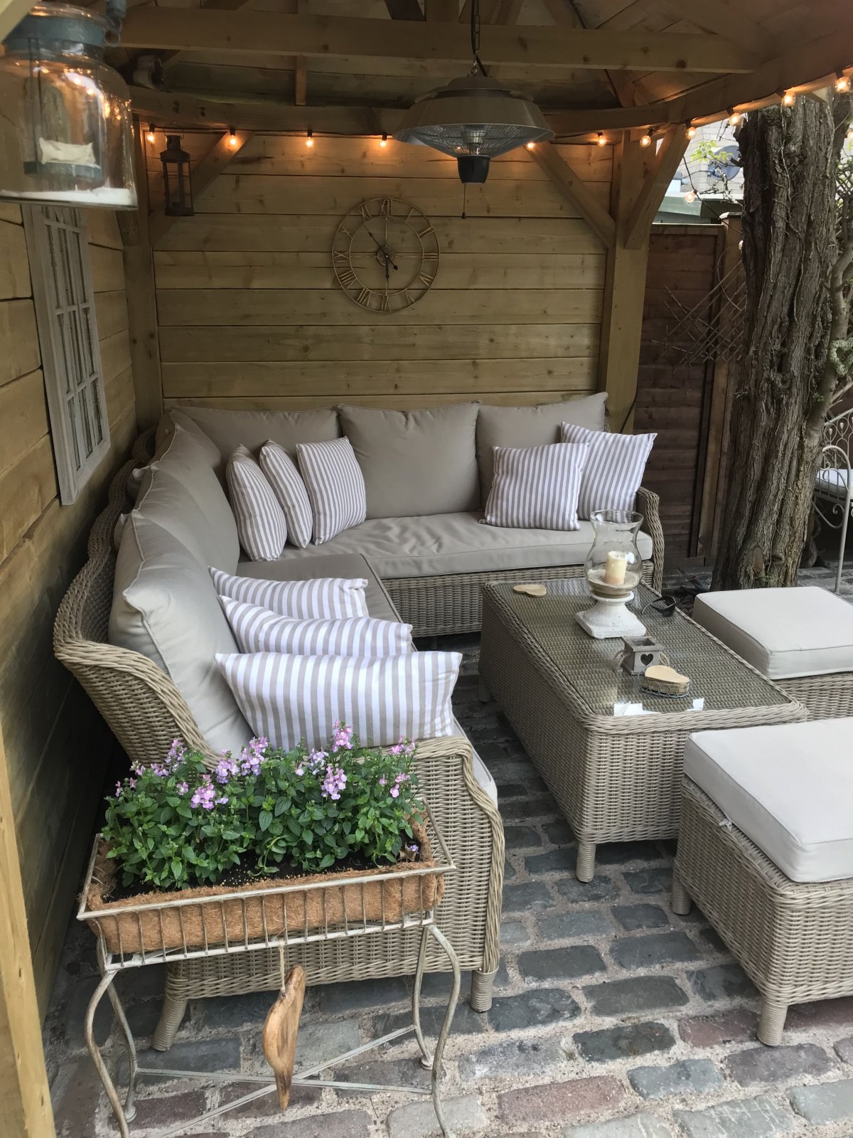 Интерьер беседки