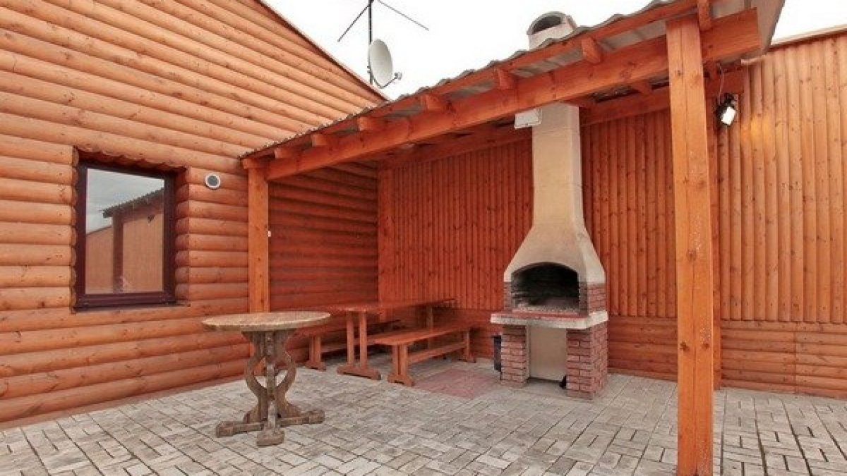 Баня с мангальной