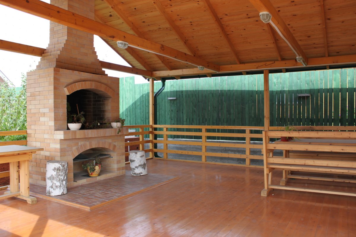 Веранда с мангальной зоной