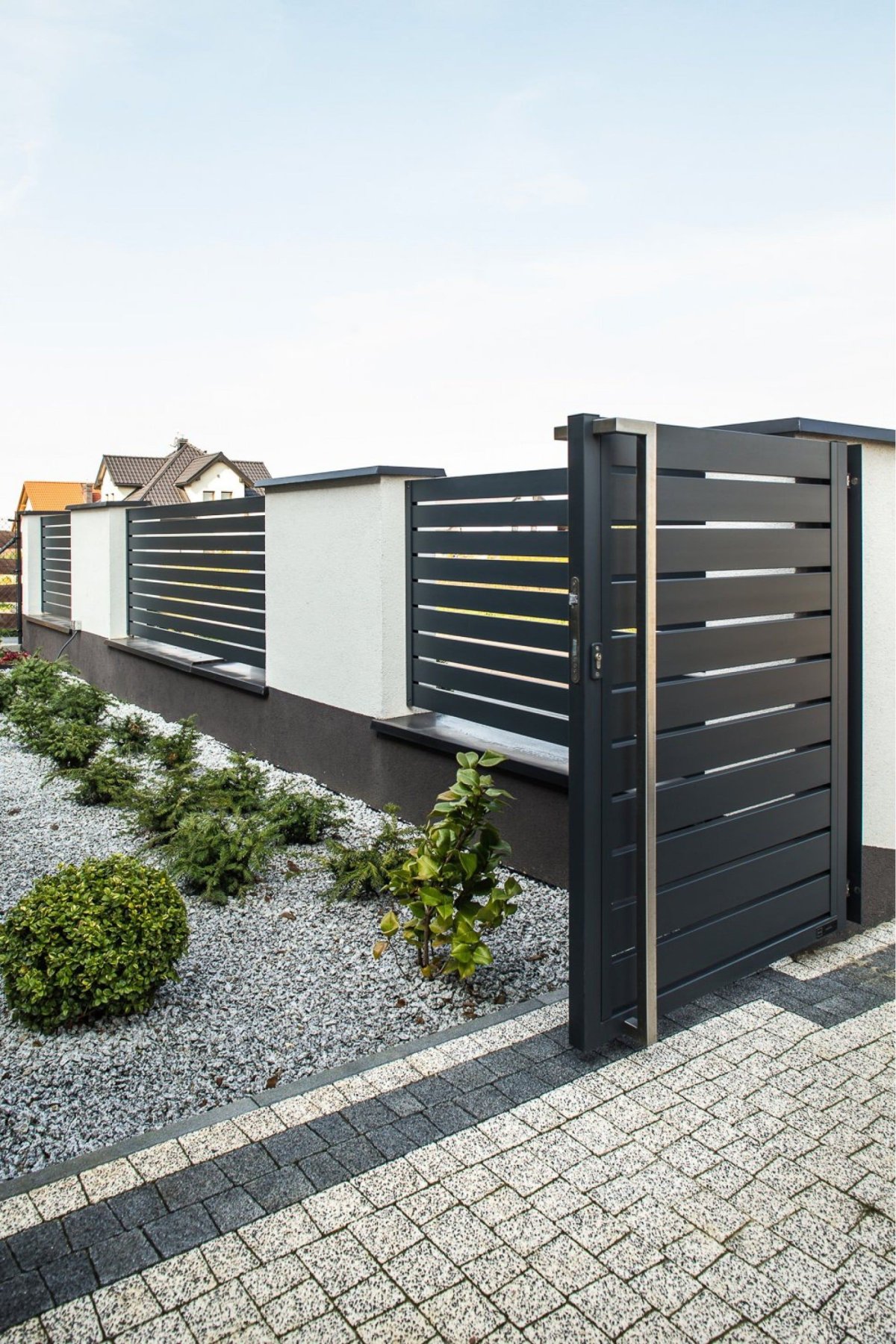 Забор в современном стиле