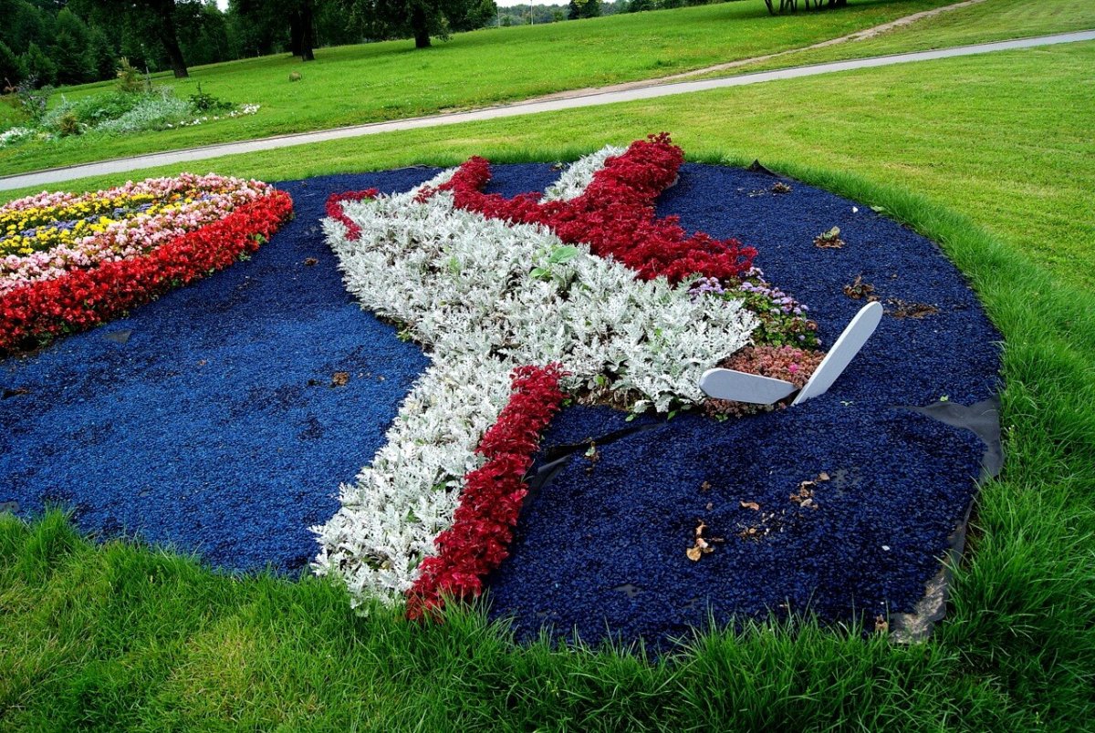 Клумба с песком