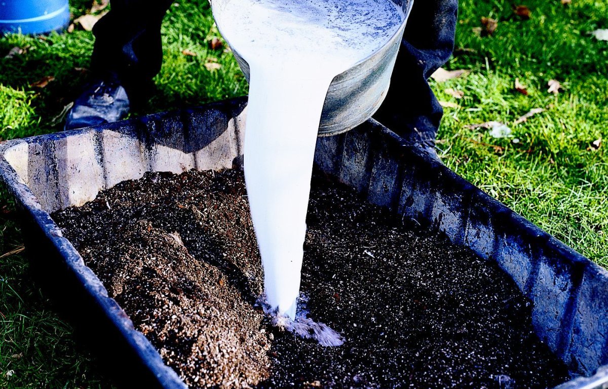 Горшок из цемента и торфа