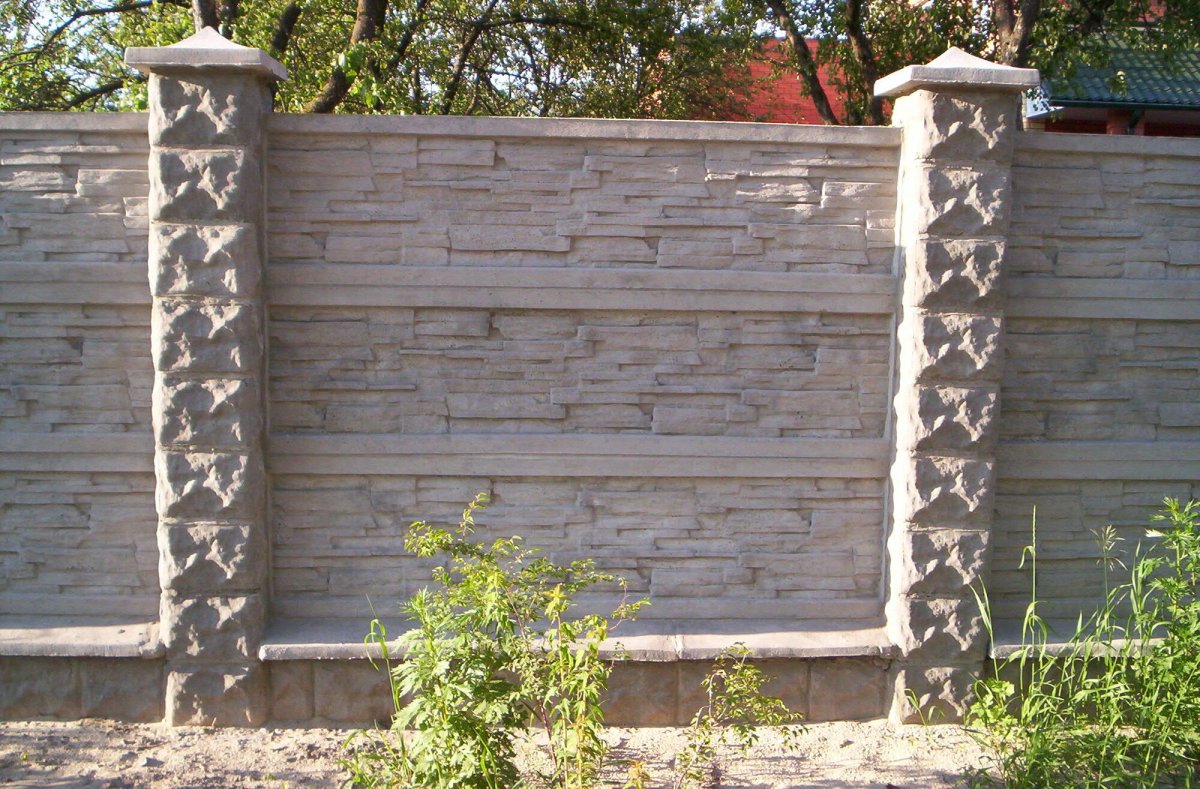 Бетонный забор для дачи