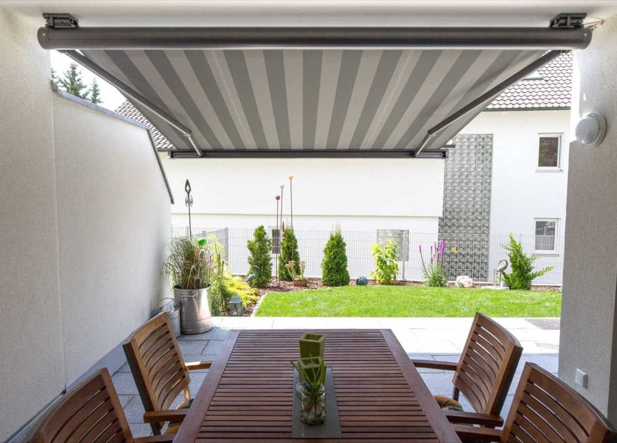 Навес-маркиза системы Veranda 2300*3660