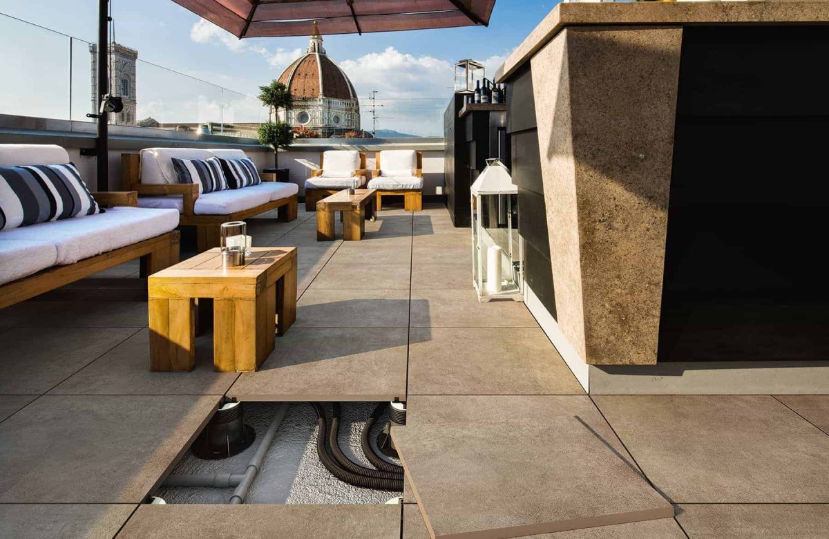 Керамогранит на террасе на опорах