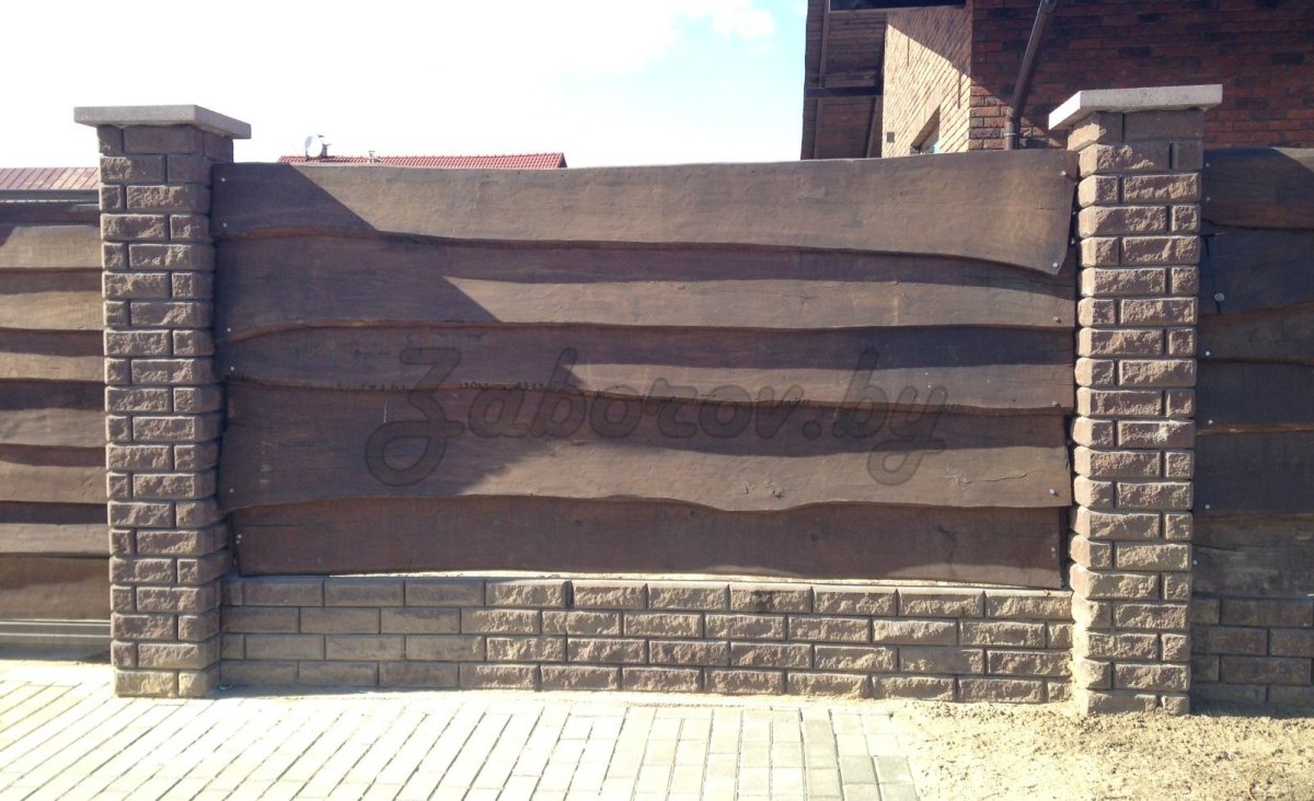 Забор из горбыля горизонтальный