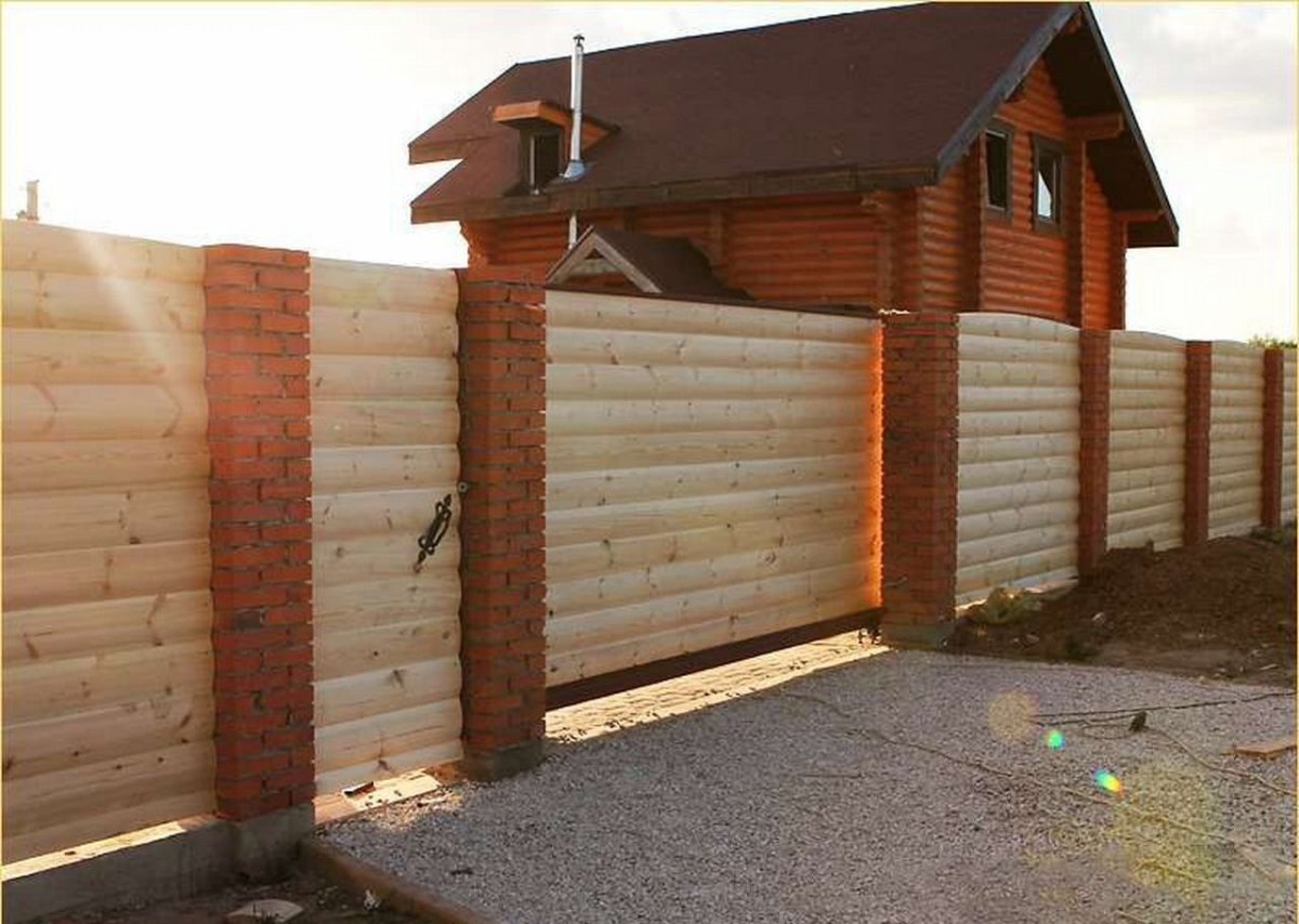 Деревянные столбы для забора