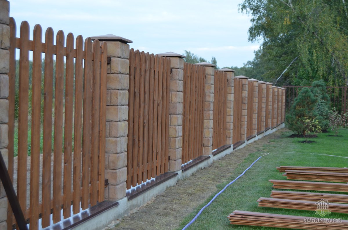 Деревянные столбы для забора