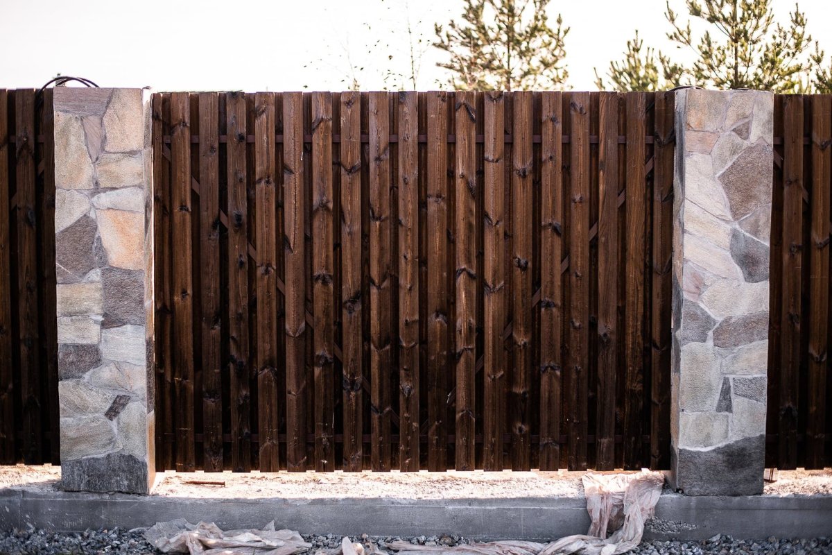 Забор из каменного дерева Hardwood