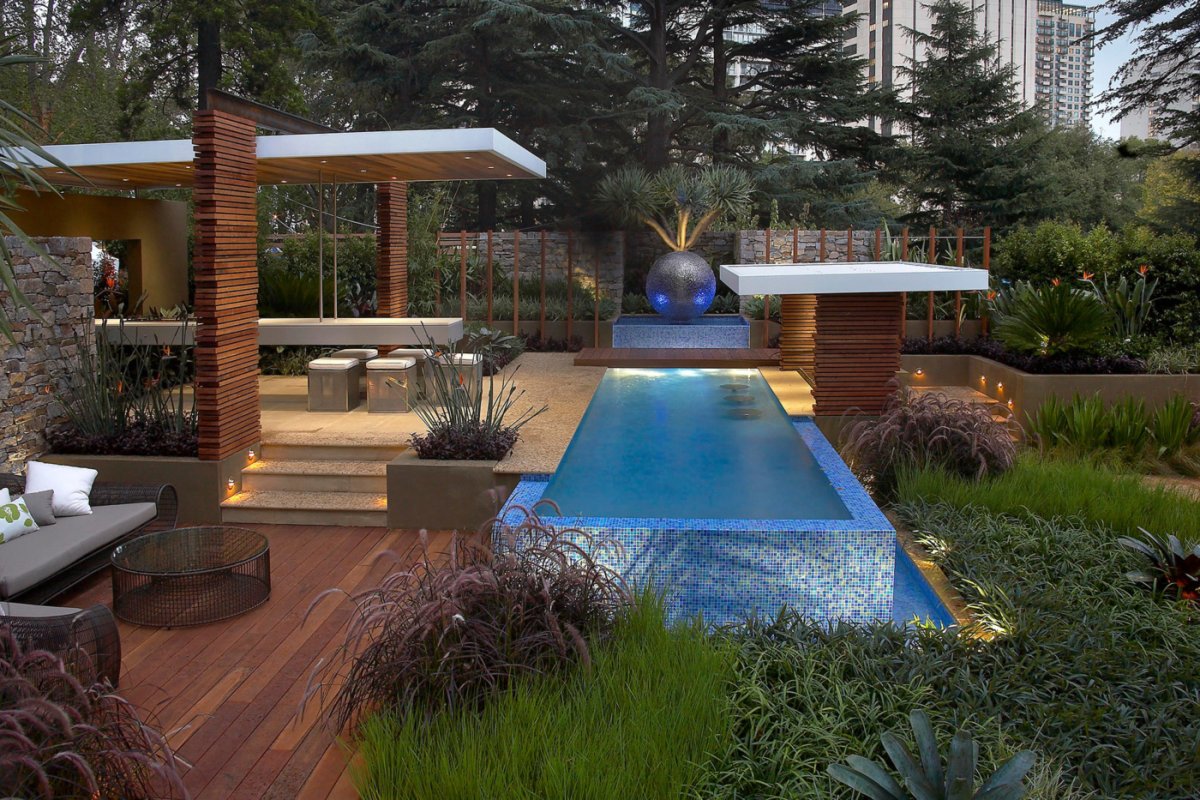 Терраса с бассейном и барбекю