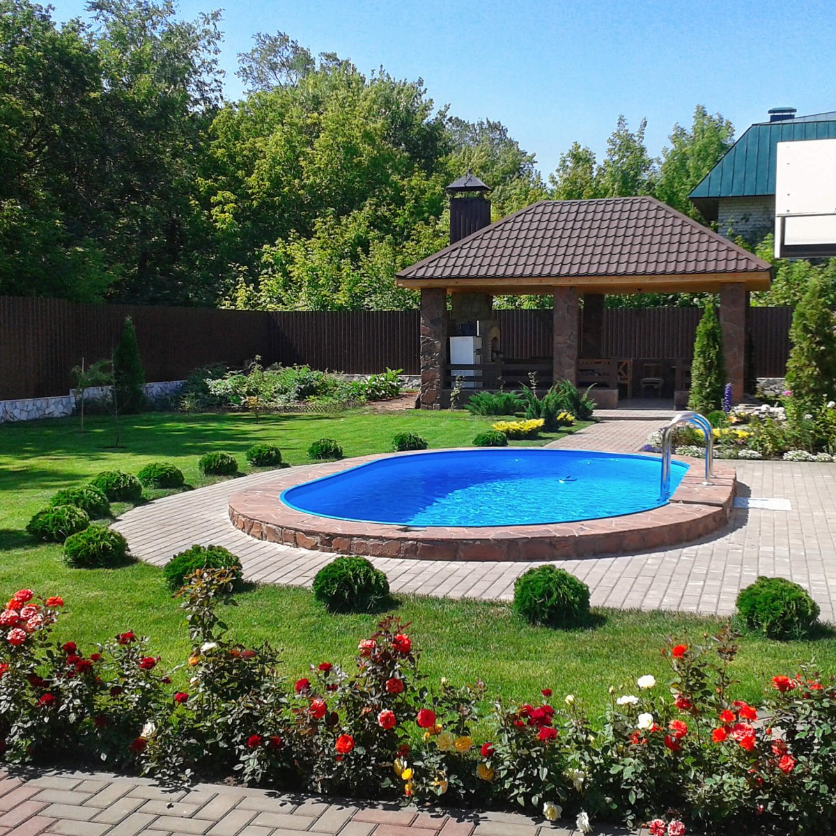 Бассейн на участке