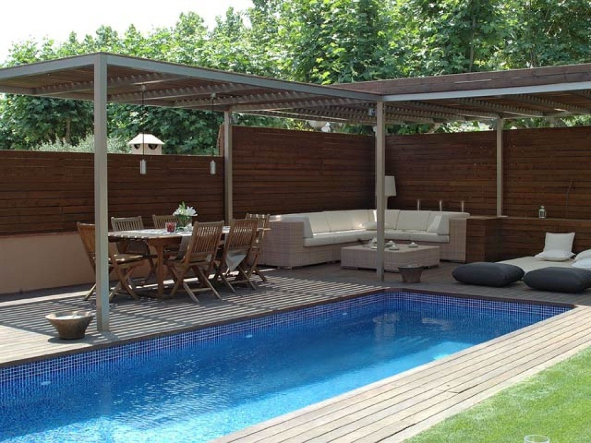 Беседка с бассейном и барбекю