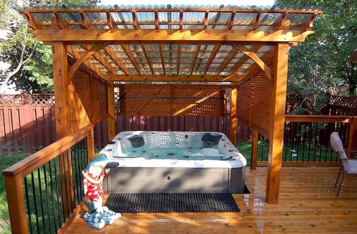 Деревянный навес для бассейна