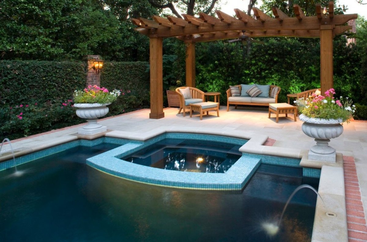 Зона отдыха у бассейна