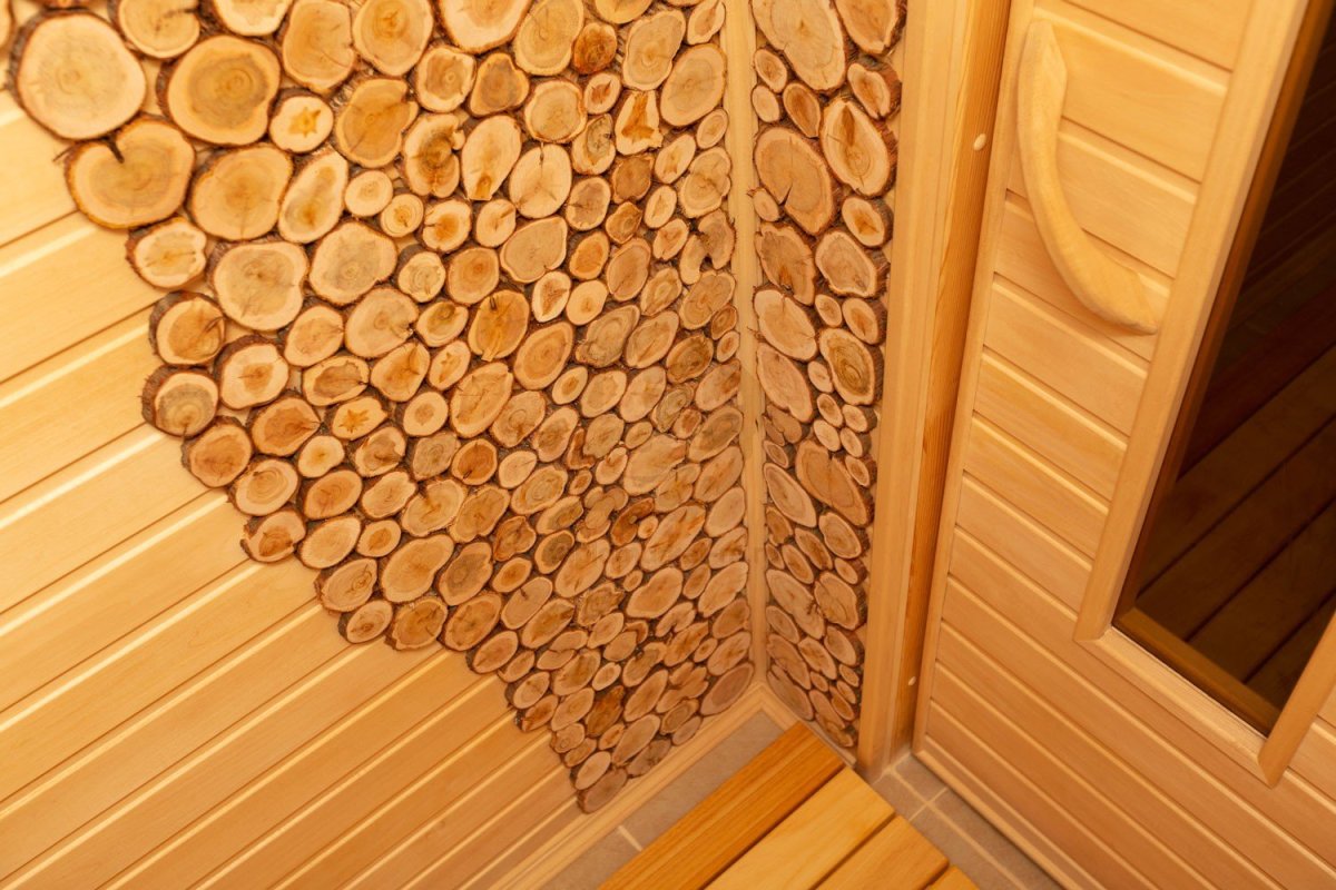 Панно из можжевельника в парной