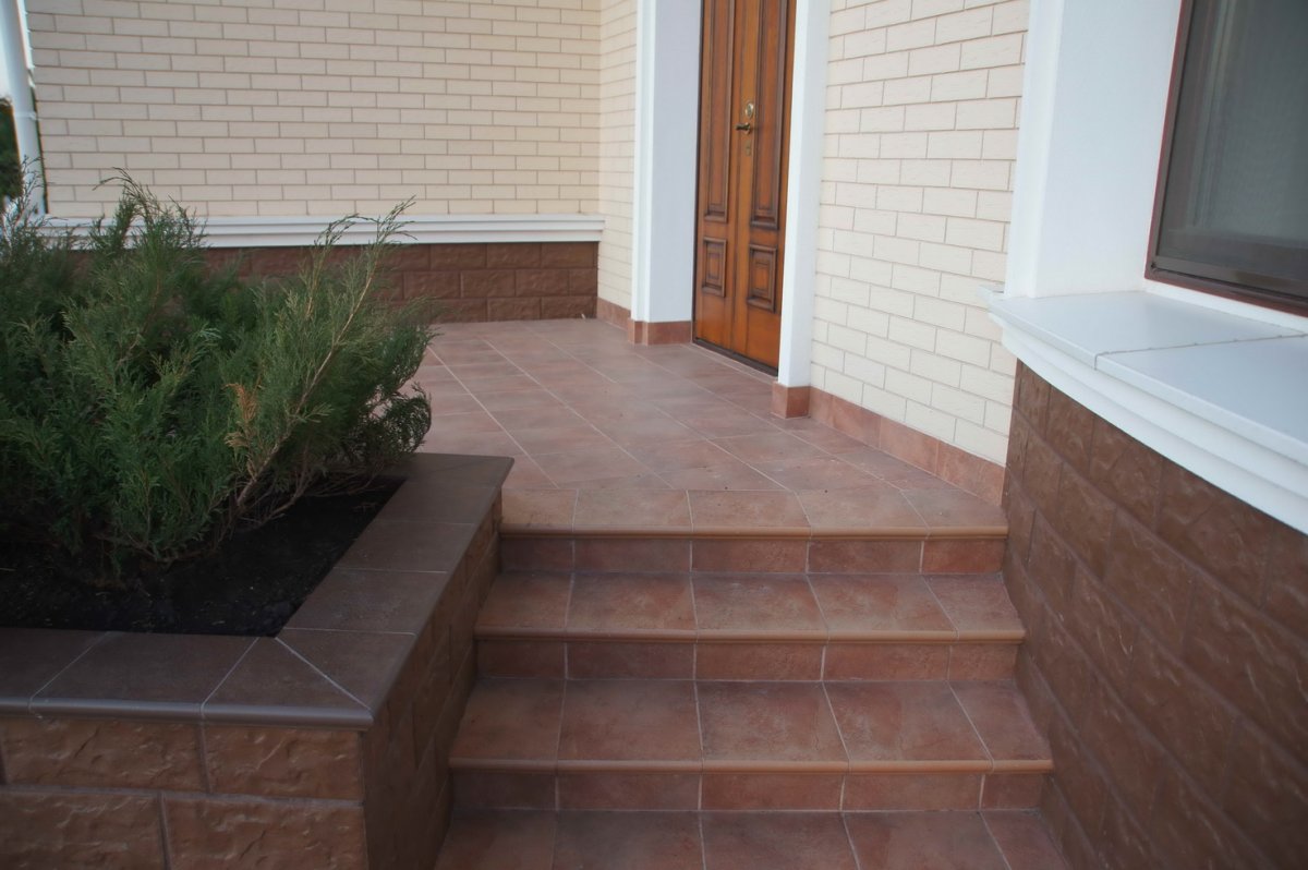 Отделка уличного крыльца