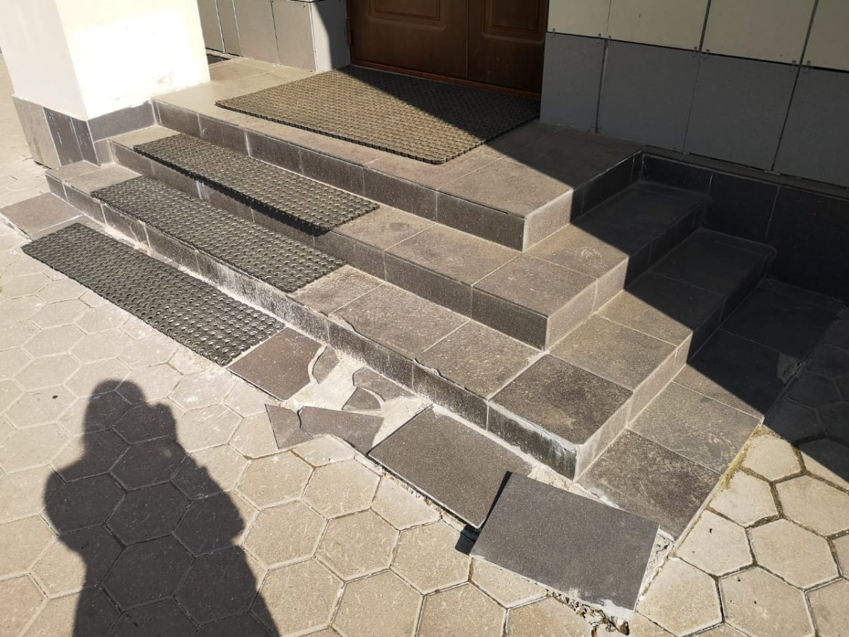 Плитка на крыльцо и ступени нескользкая