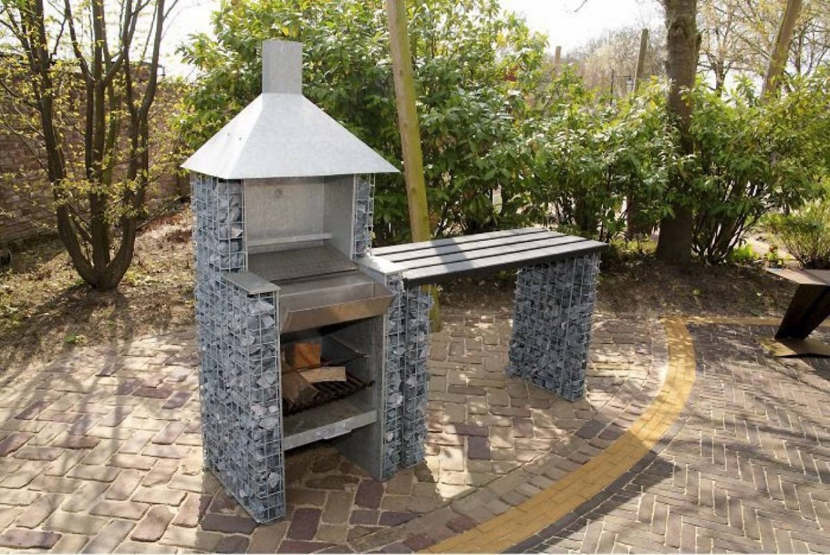 Мангал из сетки и камней