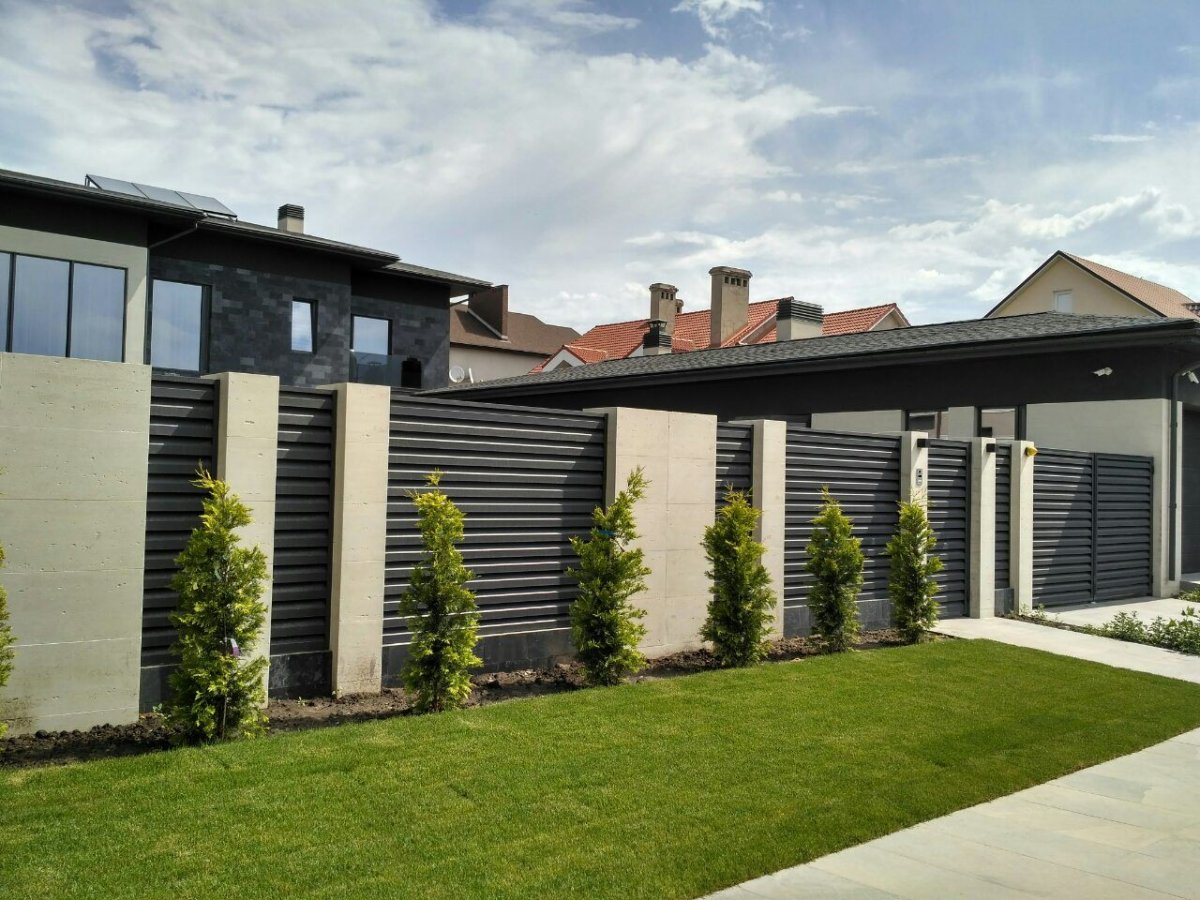 Забор для коттеджа