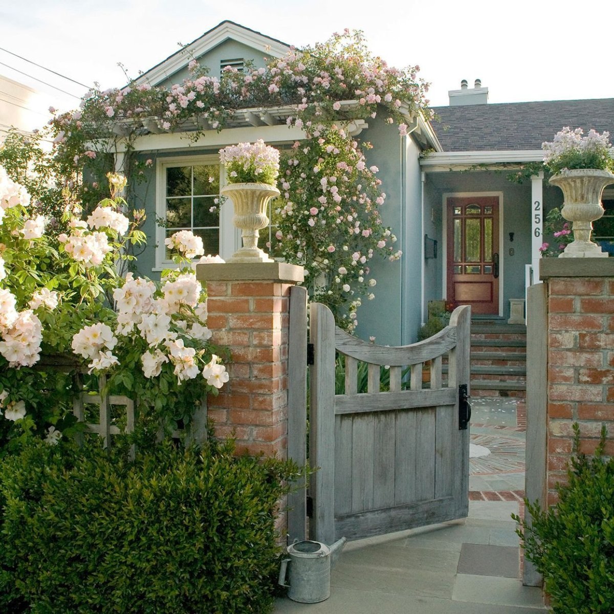 Палисадник в стиле Прованс