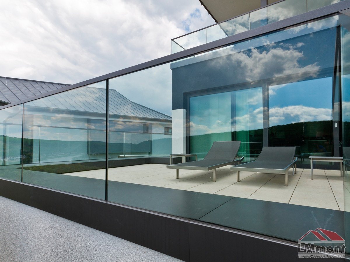 Стеклянный забор