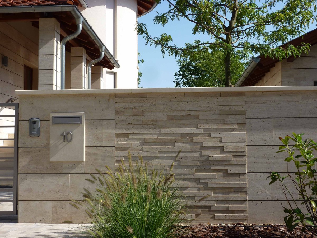 Современная отделка забора