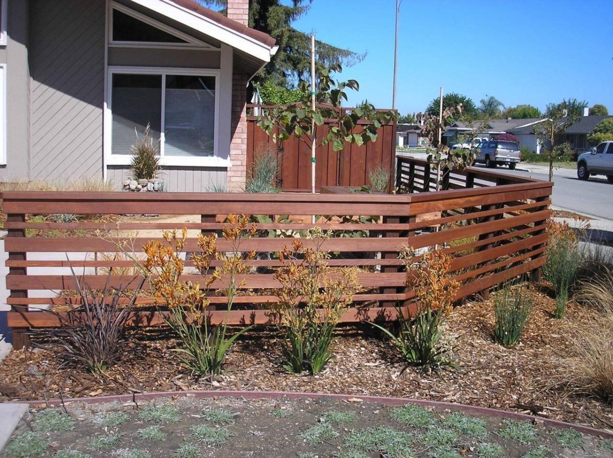 Горизонтальный забор для палисадника