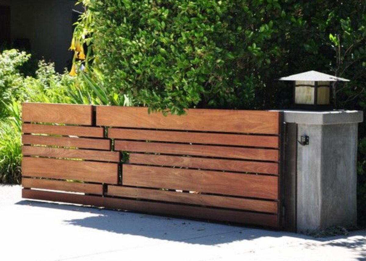 Стильный деревянный забор