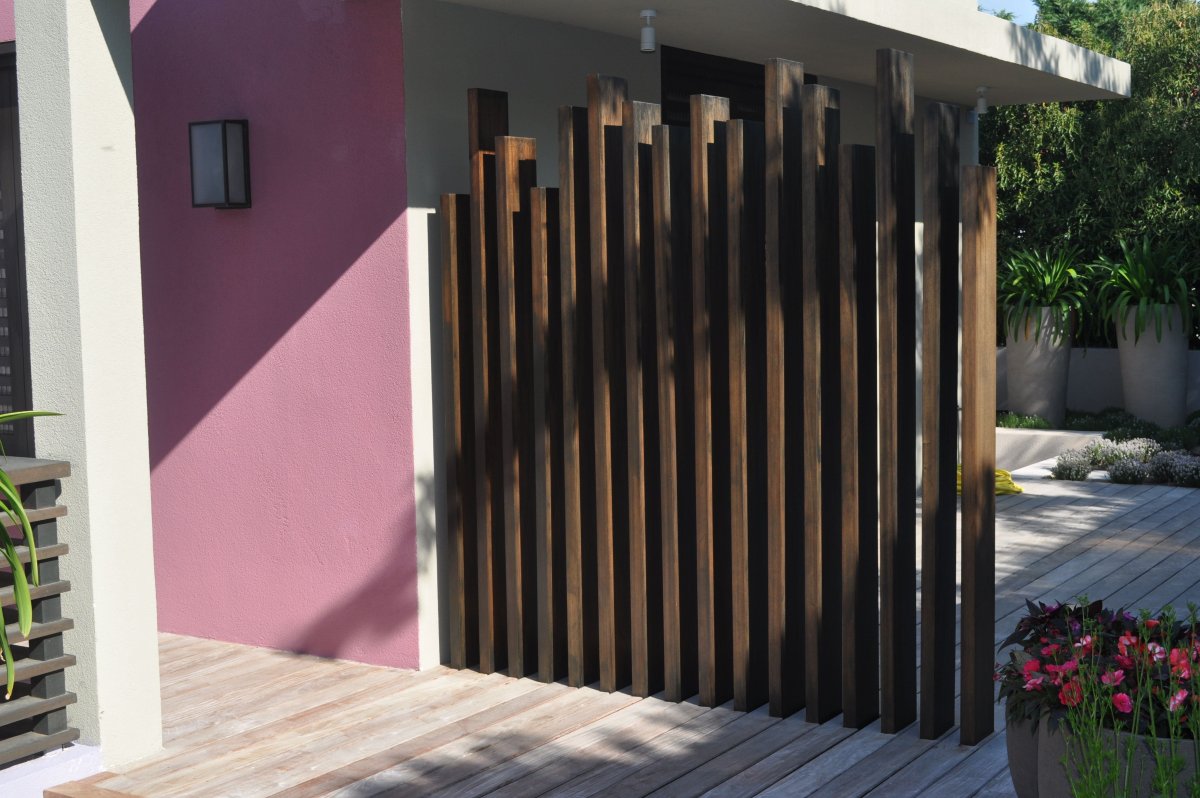 Забор деревянный вертикальный