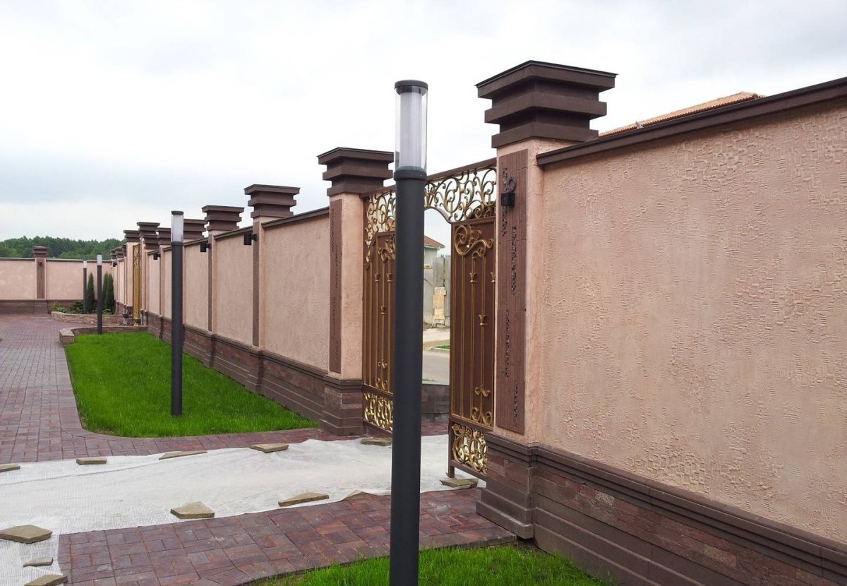 Забор с колоннами