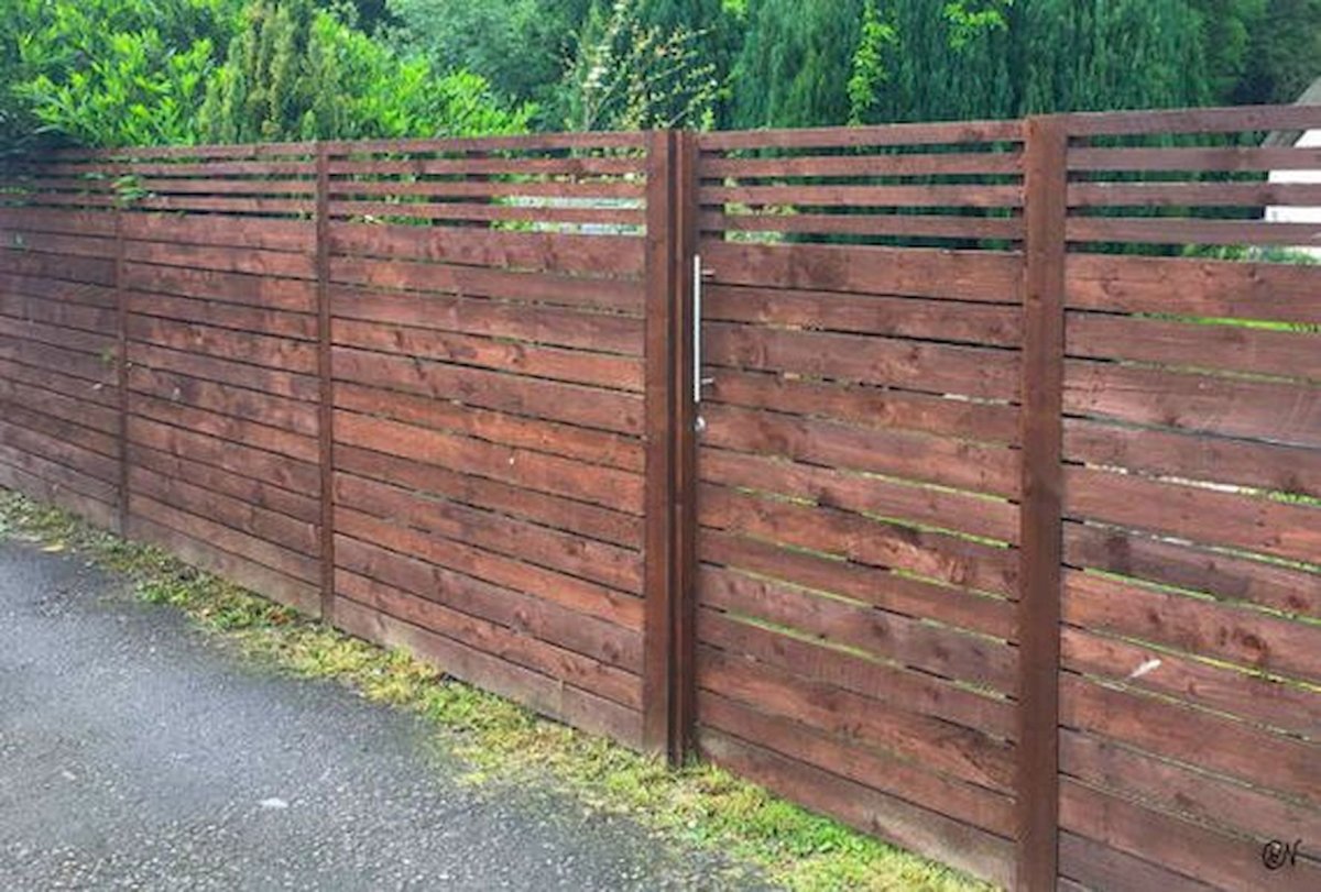 Деревянный забор обожженный