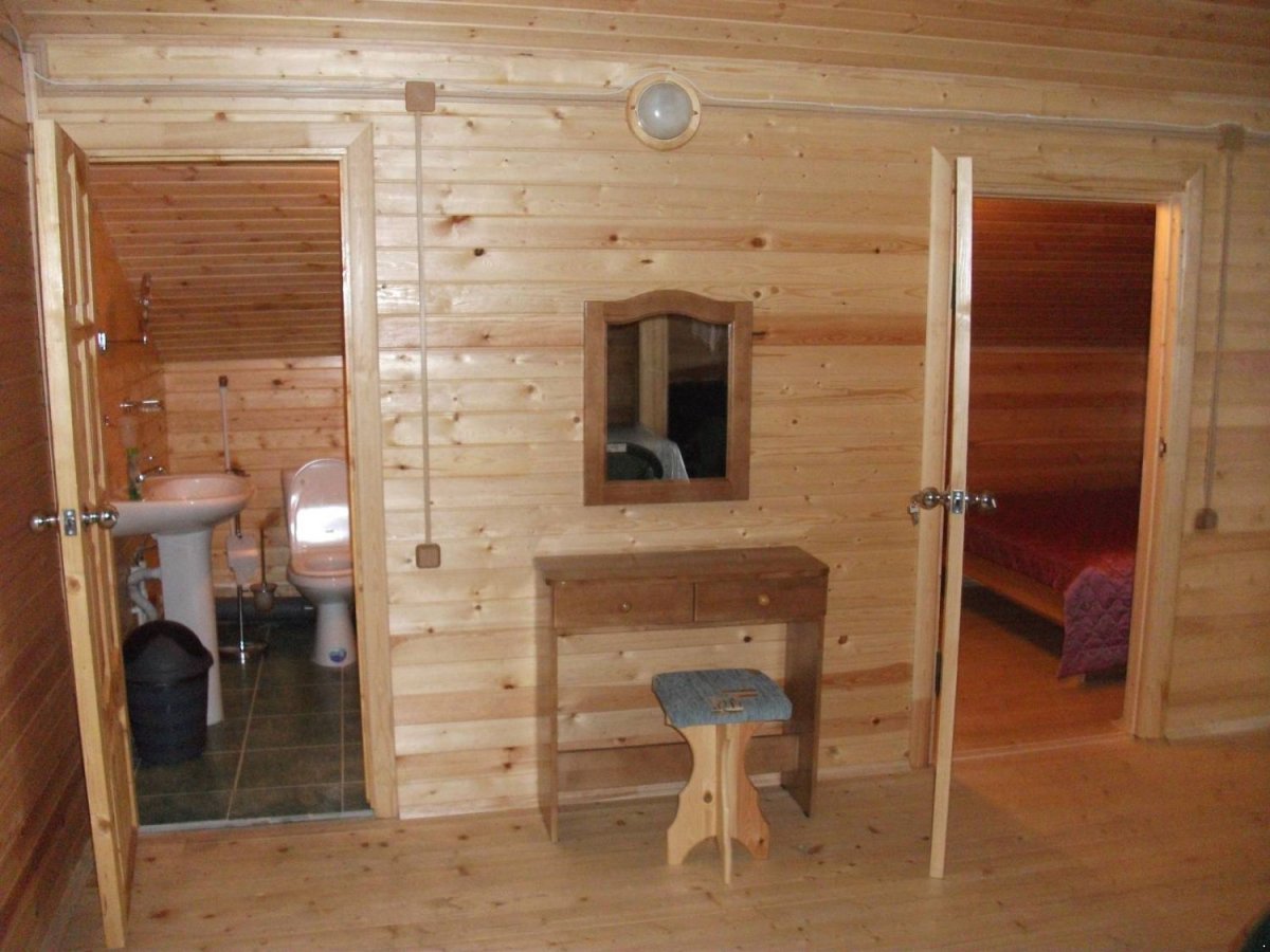 Баня с душем и туалетом на даче