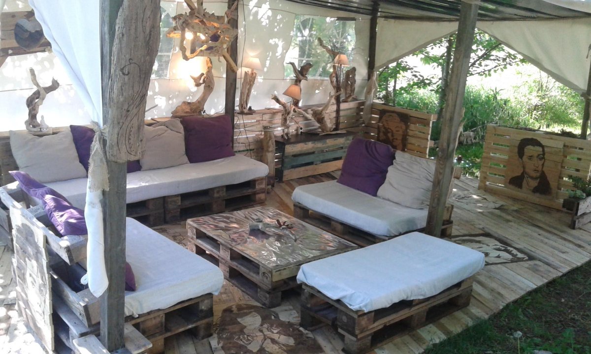 Шикарная беседка из поддонов